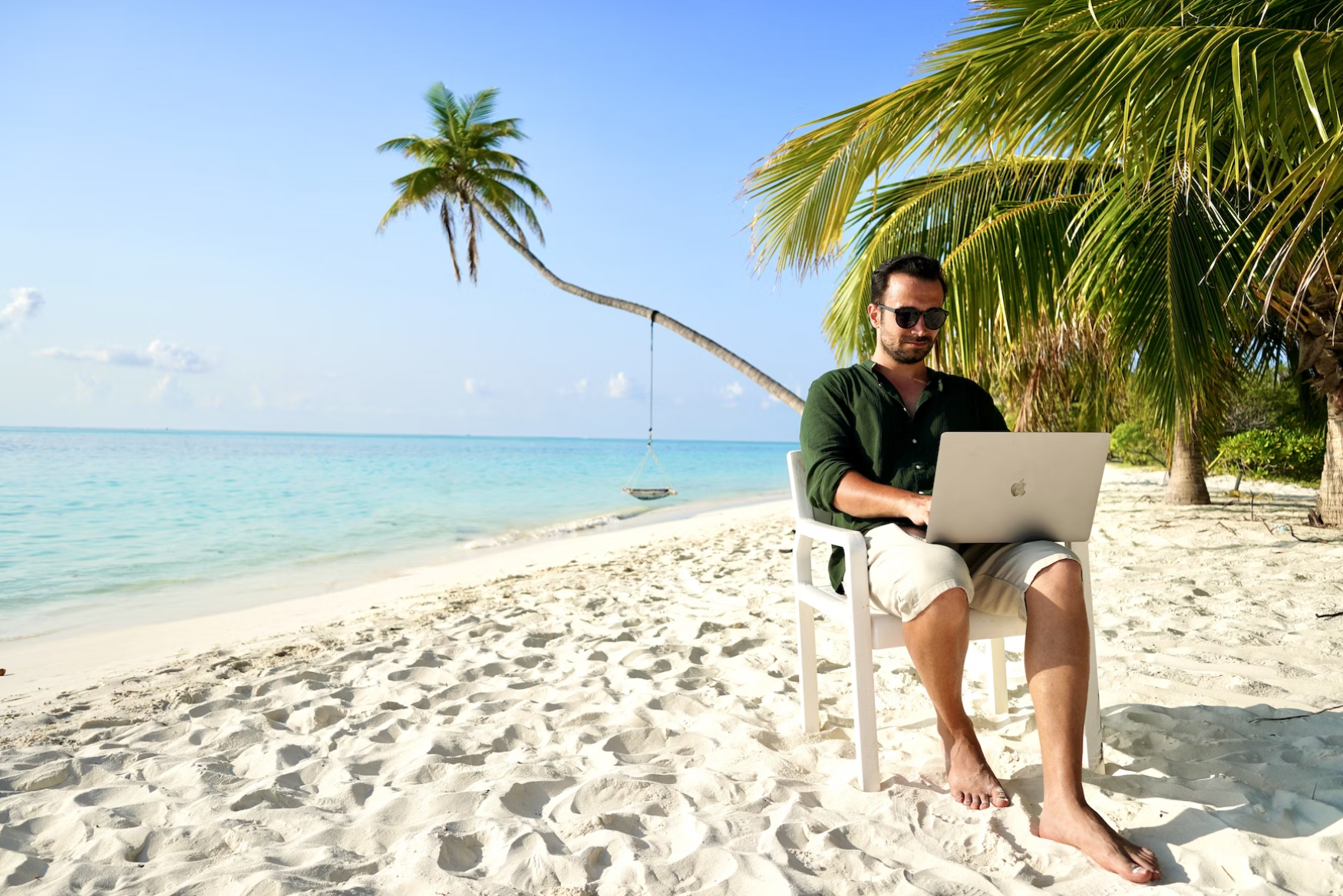 social media, LinkedIn, agoodwriteup, Jo Watson, copywriter, blogger, summer, holiday, social media detox, influencer, business lessons, hotdog legs, laptop on the beach